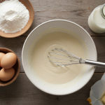 Comment remplacer le beurre et l&rsquo;huile dans mes œufs frits pour un plat plus léger et toujours savoureux