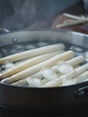 découvrez les étapes clés pour récolter l’asperge parfaite dans le loudunais, du lever du jour à l’immersion glacée, et savourez ce trésor du terroir local.