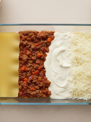 découvrez notre recette de lasagnes savoureuses au bœuf haché fondant et légumes délicats, un plat généreux et gourmand parfait pour toute la famille.