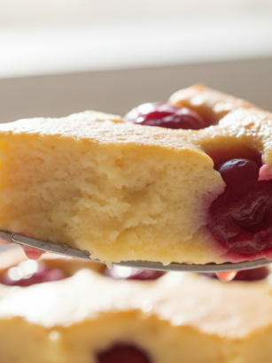 découvrez clafouflan, la gourmandise du moment qui marie la douceur du flan et la texture du clafoutis. facile à préparer, ce dessert irrésistible ravira toutes les papilles.