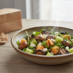 Plastique omniprésent dans nos assiettes : une chercheuse interroge l’impact des champignons et melons pré-découpés sur l’environnement