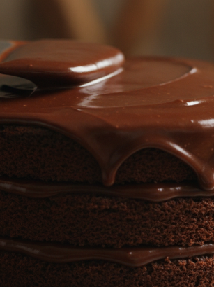 découvrez notre recette créative de gâteau au chocolat inspiré de jurassic world, décoré avec des dinosaures pour un dessert original et gourmand, parfait pour les fans de préhistoire et de chocolat.