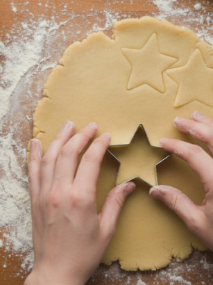 découvrez la recette secrète des sablés au beurre parfaits, des biscuits à l’emporte-pièce fondants et savoureux, réussis à chaque fois pour toutes vos occasions.